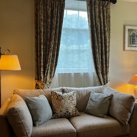 Plas Yn Yale With Mountain Views From All Windows 렉섬 외부 사진