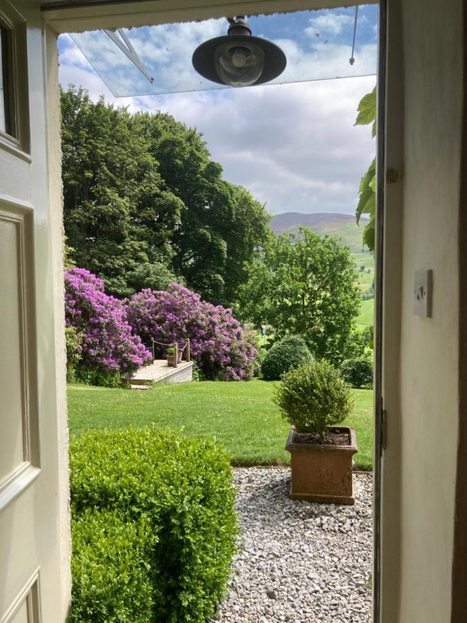 Plas Yn Yale With Mountain Views From All Windows 렉섬 외부 사진