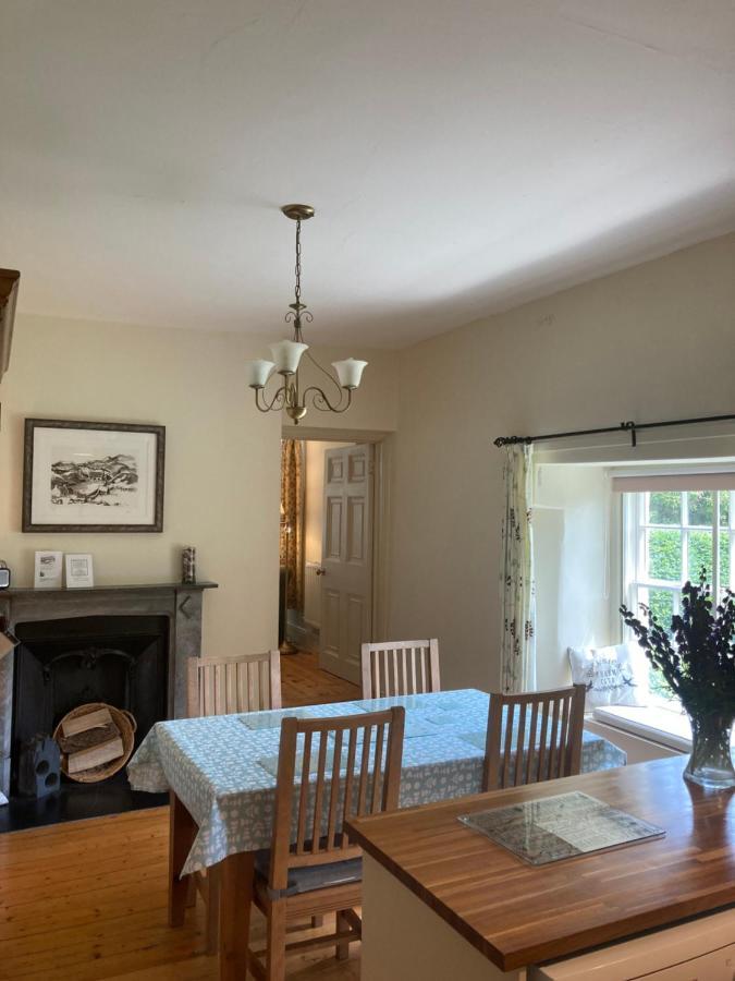 Plas Yn Yale With Mountain Views From All Windows 렉섬 외부 사진